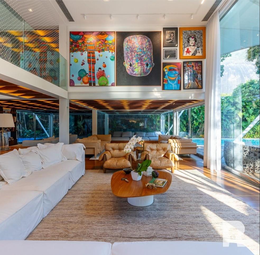The Home Becomes the Gallery